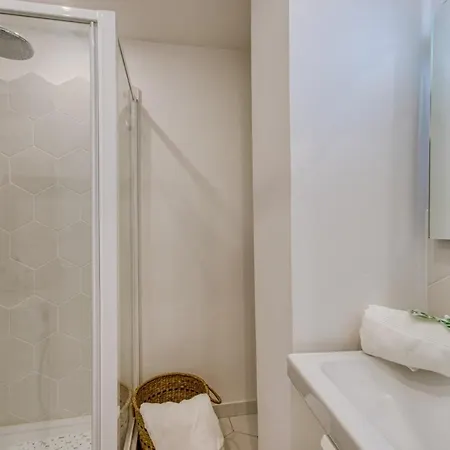 Apartment St Jobis - Appartement, Moderne Et Refait A Neuf, Vieux-nice Nice